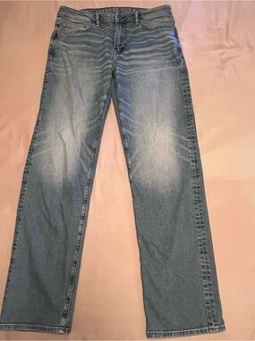 American Eagle Men’s FadedStraight Airflex + Feel Good Jeans - Light Blue Wash